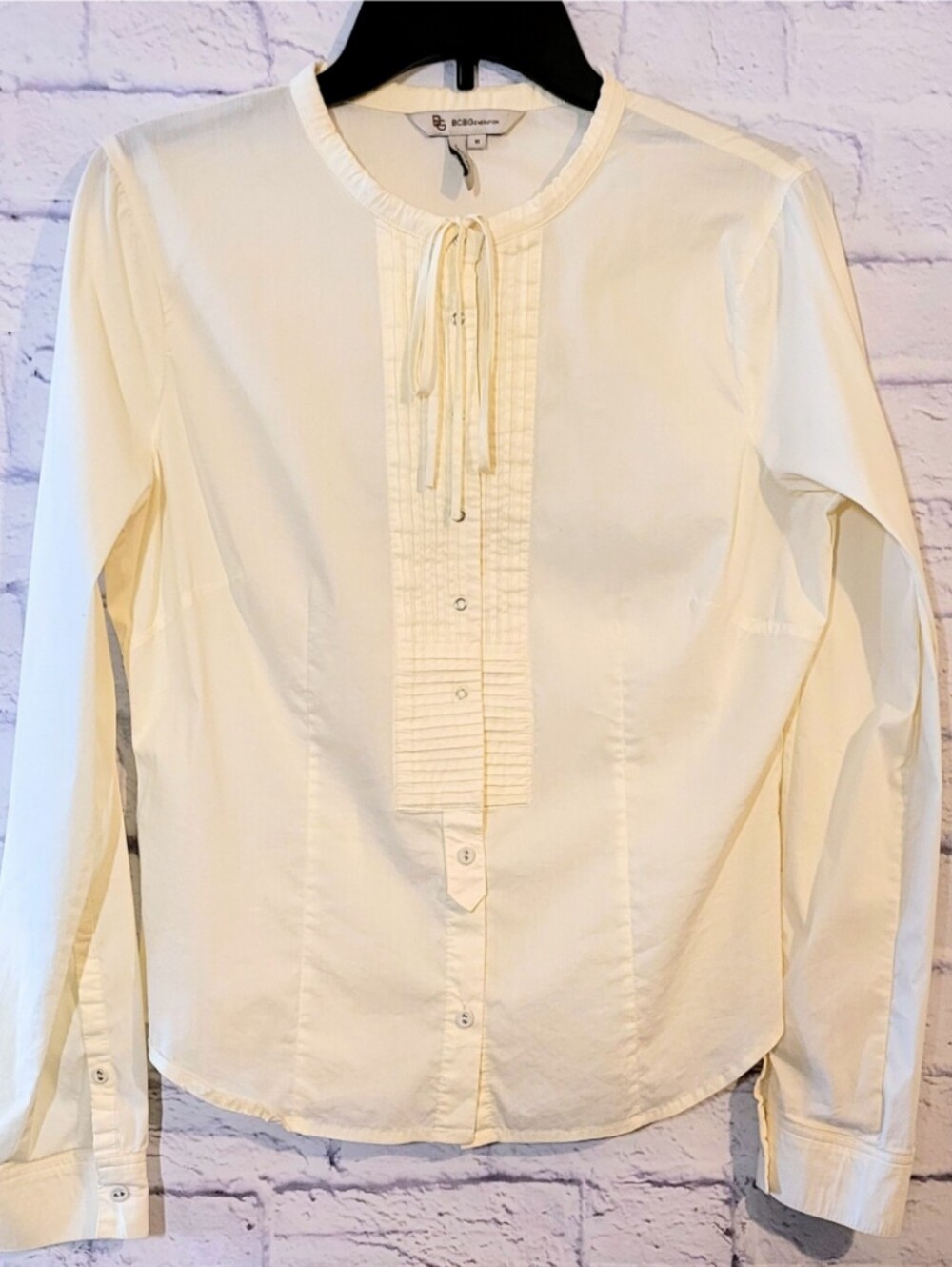 BCBGeneration Shirt Womens Size 10 Cream Pintuck Tuxedo-Style Blouse Victorian - Picture 4 of 12